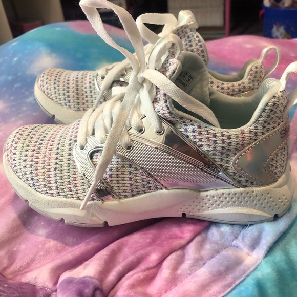Little girls Skechers shoes - Picture 2 of 5